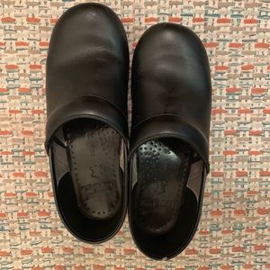 Black Dansko Wide shoes